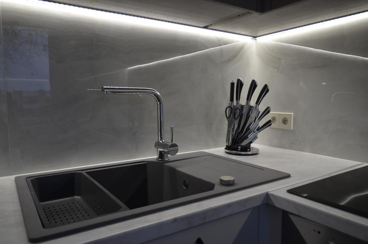 Luxuria Modern Apartments - Self Check-In Шяуляй Экстерьер фото