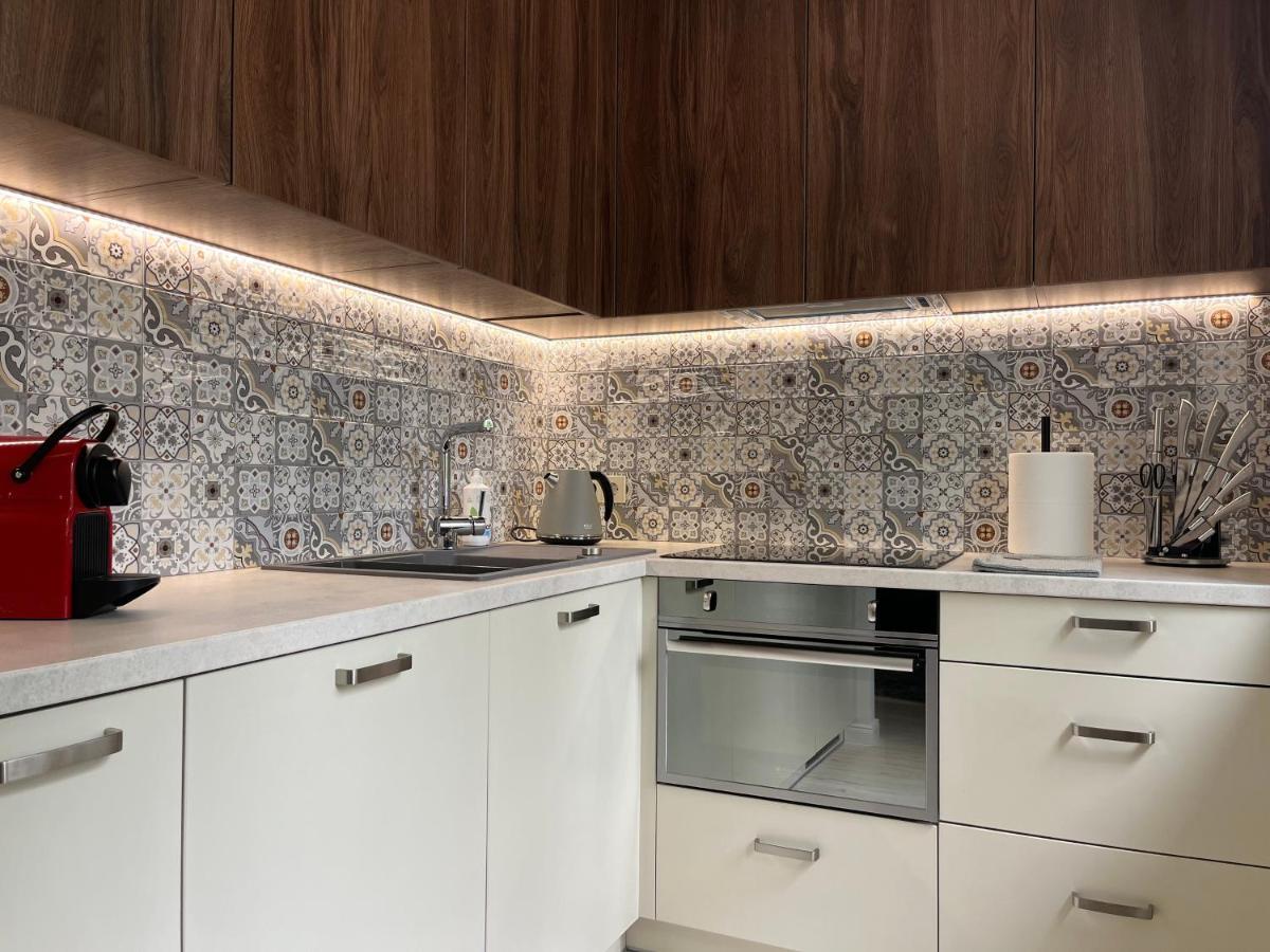 Luxuria Modern Apartments - Self Check-In Шяуляй Экстерьер фото