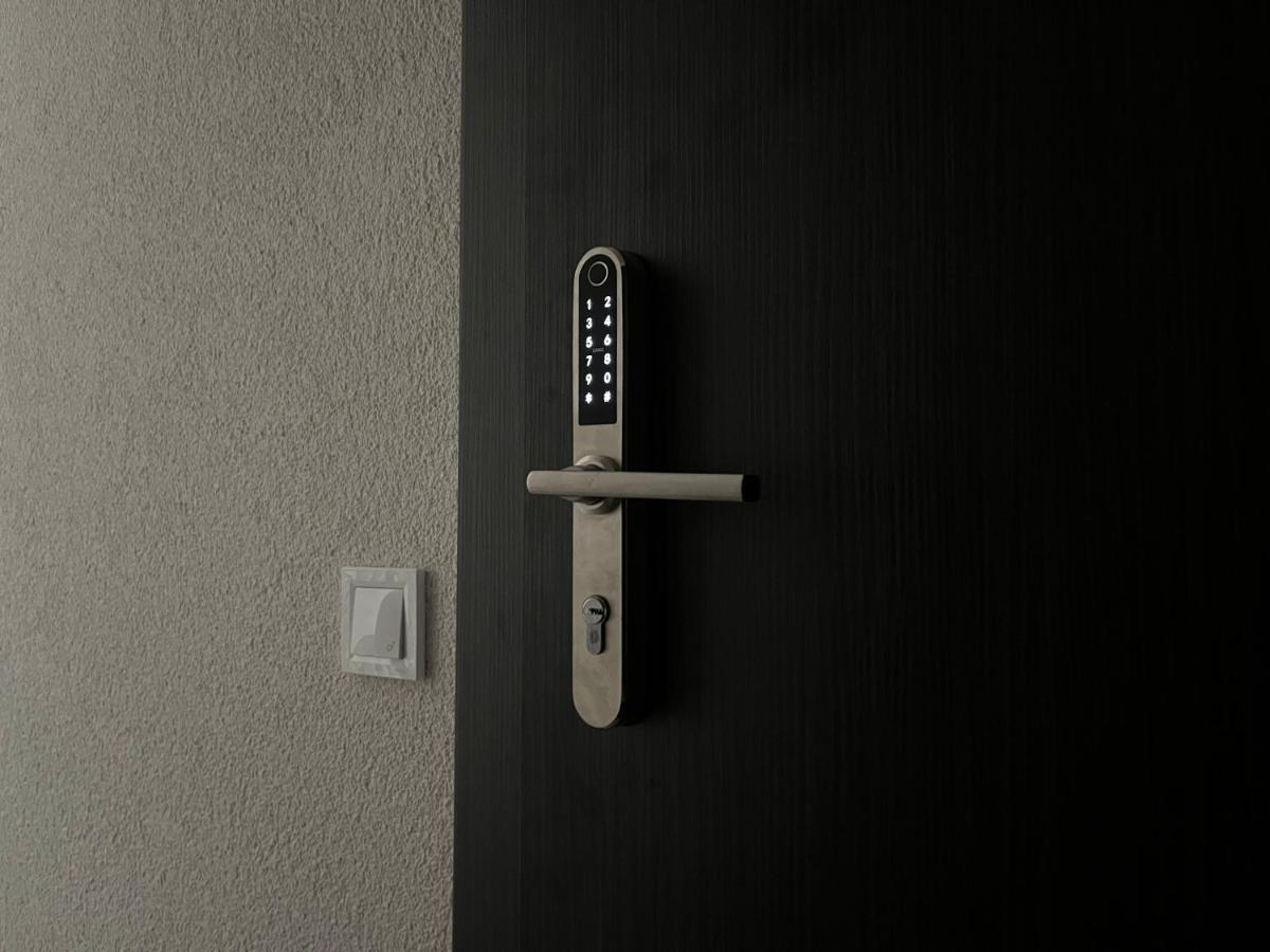 Luxuria Modern Apartments - Self Check-In Шяуляй Экстерьер фото