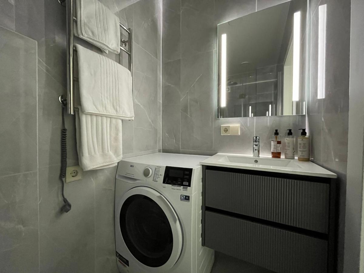 Luxuria Modern Apartments - Self Check-In Шяуляй Экстерьер фото