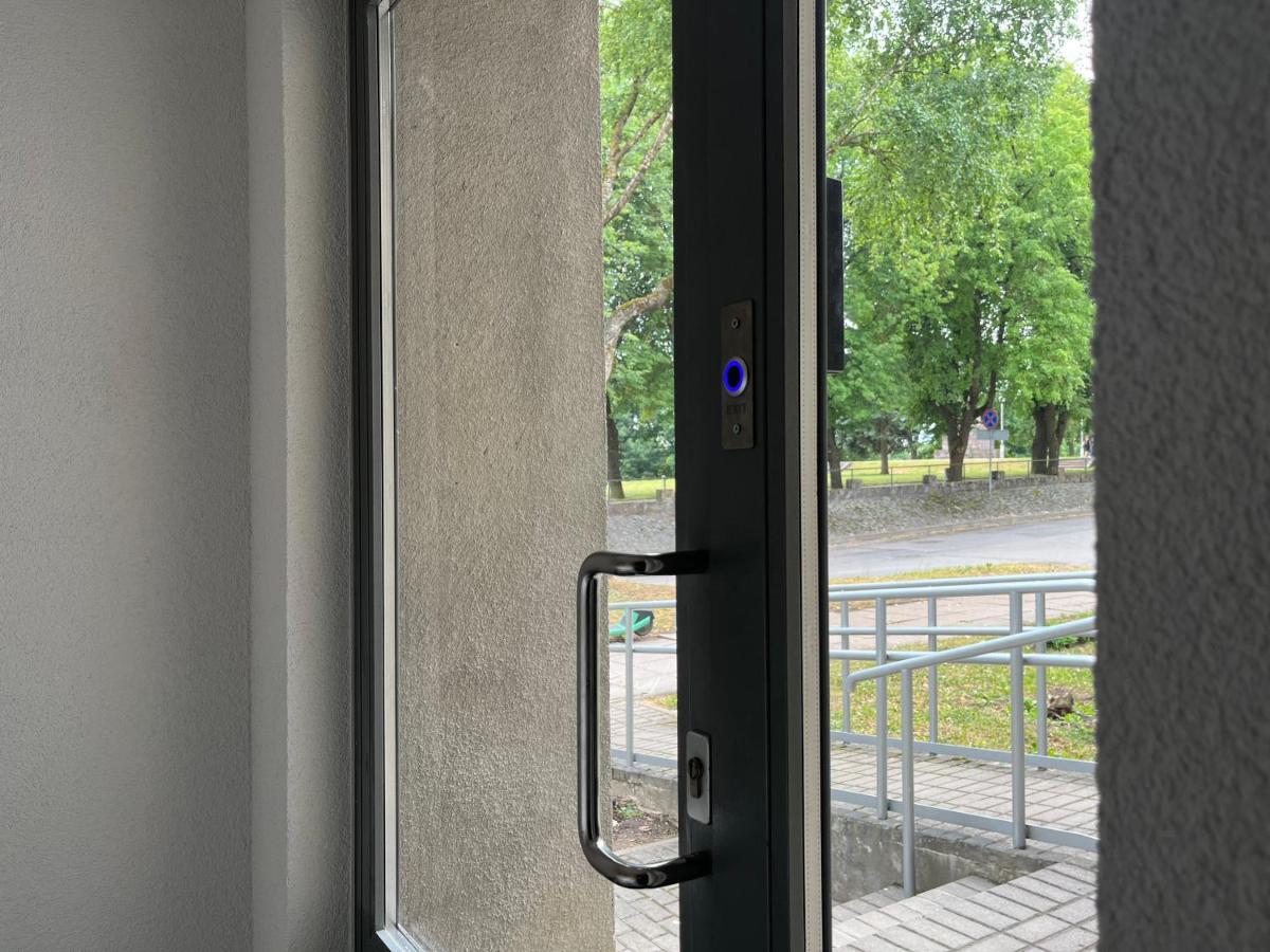 Luxuria Modern Apartments - Self Check-In Шяуляй Экстерьер фото